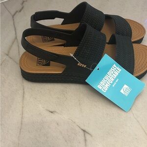 Reef Chevron Pattern Dual Strap Sandals in Black and Tan